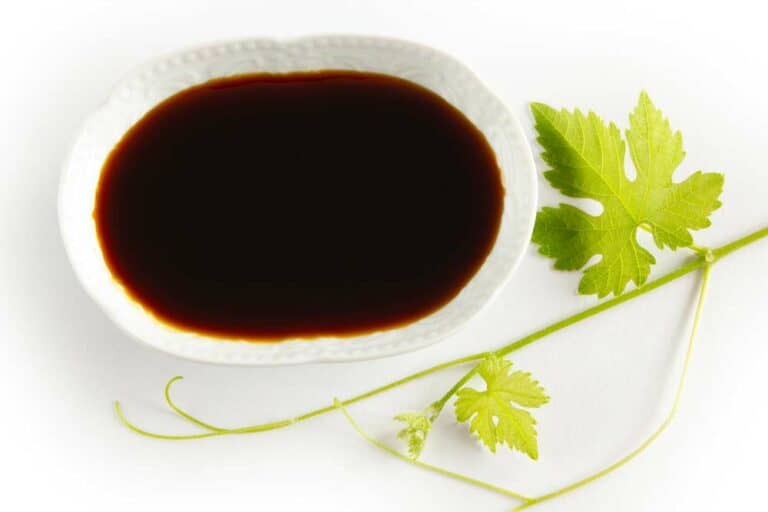 Mehr über den Artikel erfahren Von der Traube zum Sirup: Die Herstellung von Traubensirup