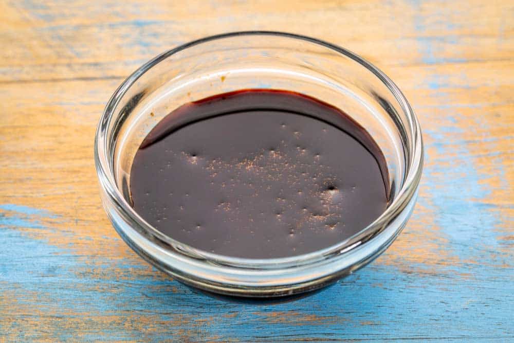 Yacon-Sirup in einer Schale (depositphotos.com)