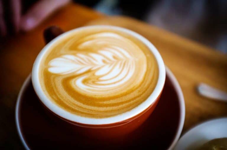 Mehr über den Artikel erfahren Vanille-Latte: Die süße Versuchung für Kaffeeliebhaber
